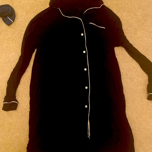 Black long sleeve nightgown - Picture 2 of 4